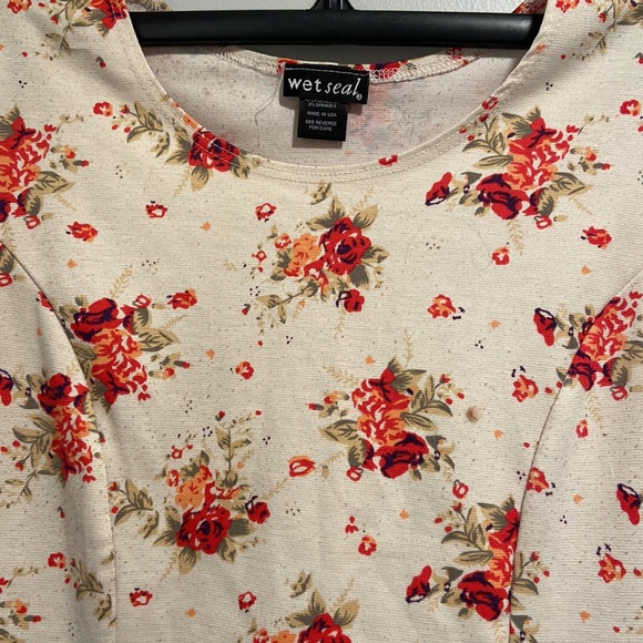 Floral Peplum Top - Picture 2 of 4